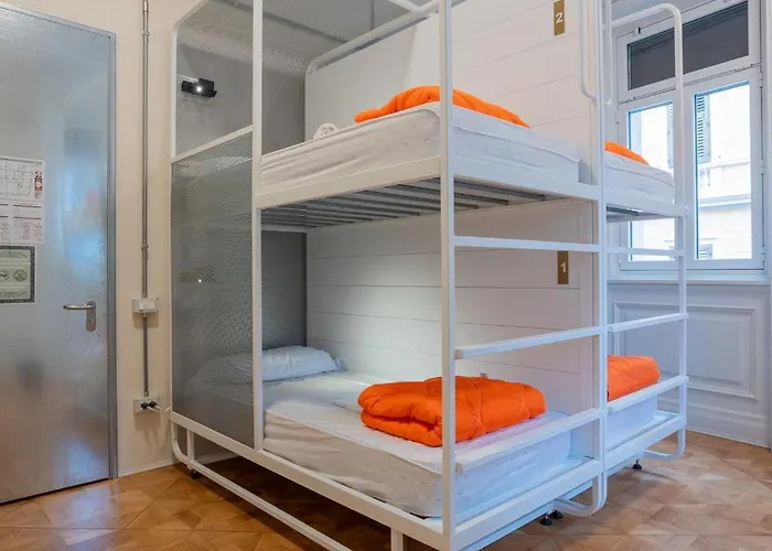 Casali بيت شباب